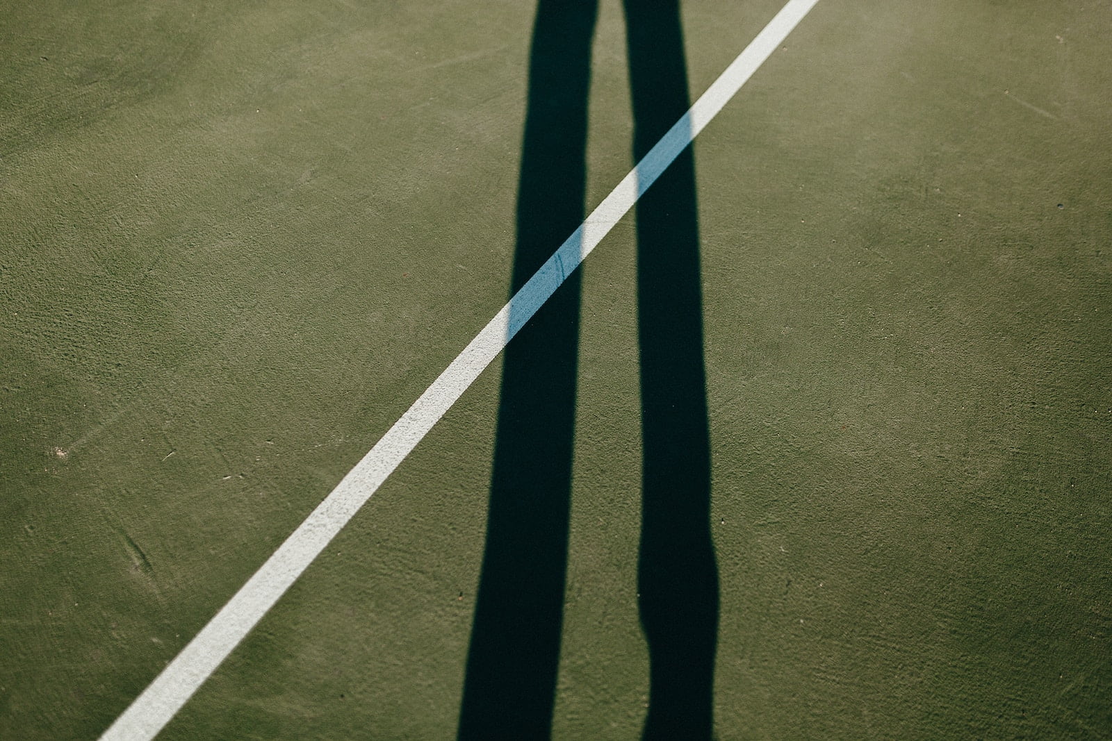 netball court lines - what are two rules not allowed in netball